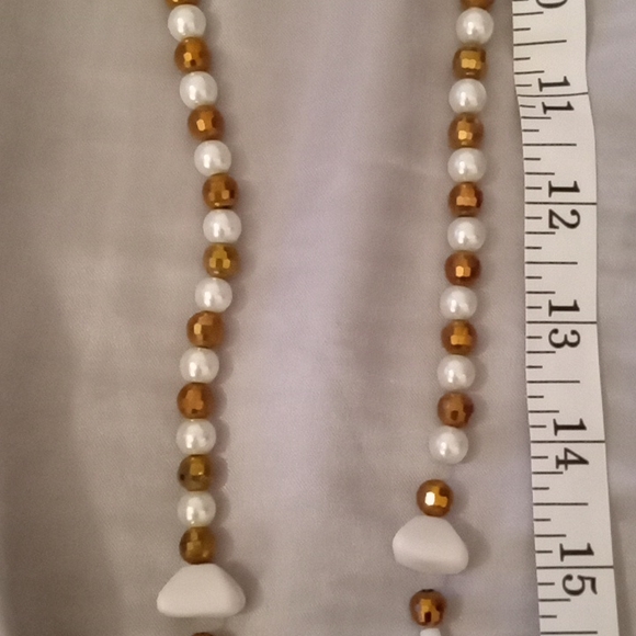 Lovely Beaded Necklace - Picture 3 of 3